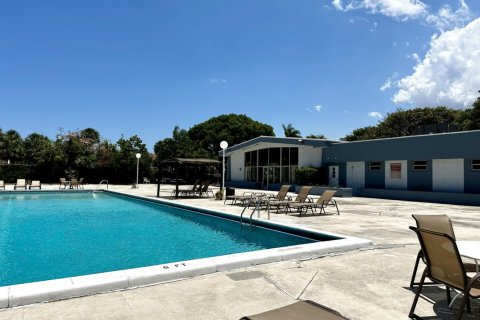 Condo in West Palm Beach, Florida, 2 bedrooms  № 1208826 - photo 1