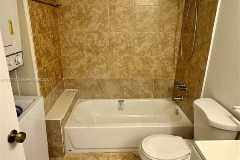 Condo in West Palm Beach, Florida, 2 bedrooms № 1978836 - photo 11