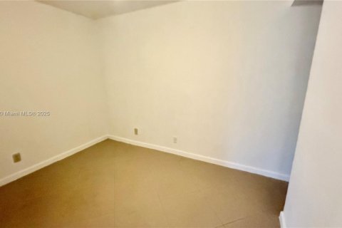 Condo in West Palm Beach, Florida, 2 bedrooms № 1978836 - photo 6