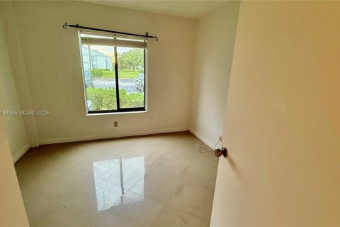 Condo in West Palm Beach, Florida, 2 bedrooms № 1978836 - photo 7