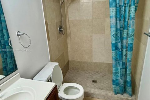 Condo in West Palm Beach, Florida, 2 bedrooms № 1978836 - photo 10