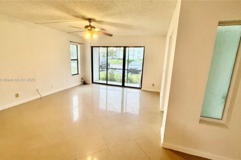 Condo in West Palm Beach, Florida, 2 bedrooms  № 1978836