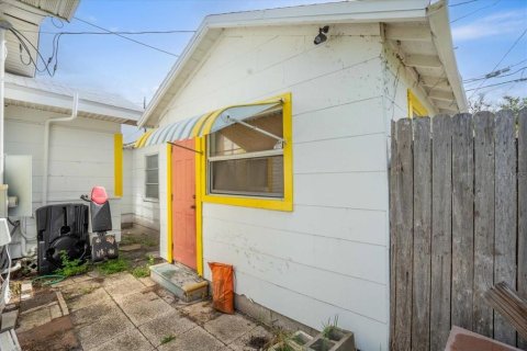 House in Gulfport, Florida 3 bedrooms, 119.66 sq.m. № 1778870 - photo 13