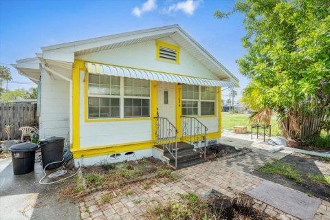 House in Gulfport, Florida 3 bedrooms, 119.66 sq.m. № 1778870 - photo 12
