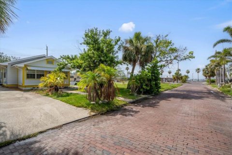 House in Gulfport, Florida 3 bedrooms, 119.66 sq.m. № 1778870 - photo 10