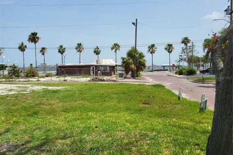 House in Gulfport, Florida 3 bedrooms, 119.66 sq.m. № 1778870 - photo 2