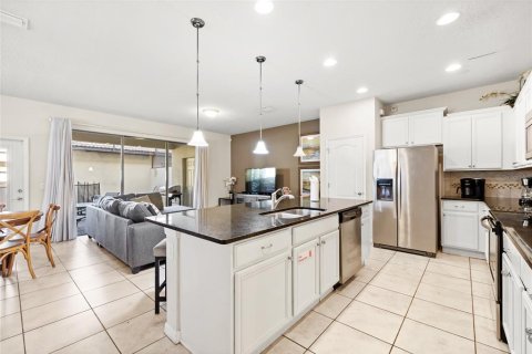 Touwnhouse à vendre à Kissimmee, Floride: 5 chambres, 210.42 m2 № 2203579 - photo 6
