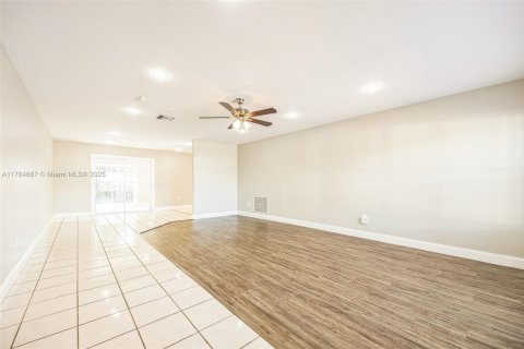 House in Boca Raton, Florida 3 bedrooms, 163.51 sq.m. № 1641182 - photo 5