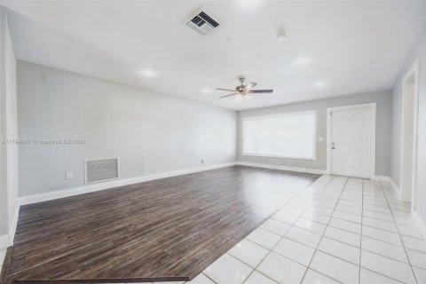 House in Boca Raton, Florida 3 bedrooms, 163.51 sq.m. № 1641182 - photo 3