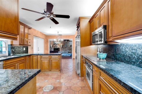 Casa en venta en Miami Lakes, Florida, 3 dormitorios, 276.94 m2 № 1846122 - foto 12