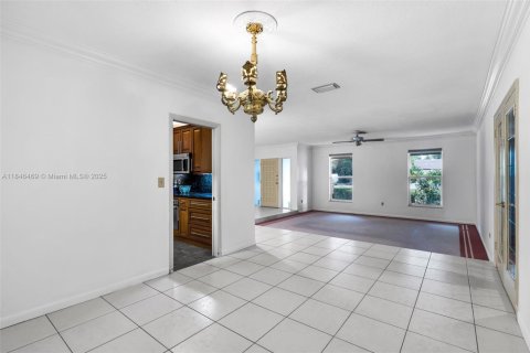 Casa en venta en Miami Lakes, Florida, 3 dormitorios, 276.94 m2 № 1846122 - foto 11
