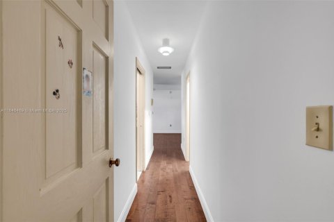 Casa en venta en Miami Lakes, Florida, 3 dormitorios, 276.94 m2 № 1846122 - foto 26