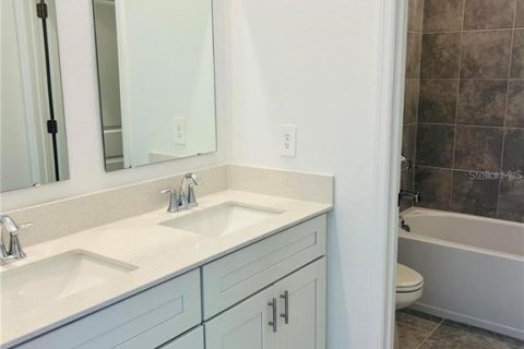 Villa ou maison à louer à Apopka, Floride: 4 chambres, 204.29 m2 № 2402914 - photo 17