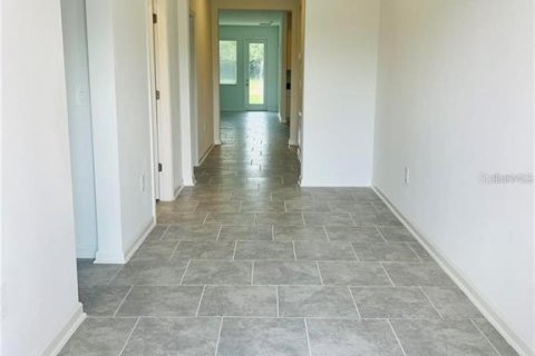 Villa ou maison à louer à Apopka, Floride: 4 chambres, 204.29 m2 № 2402914 - photo 2