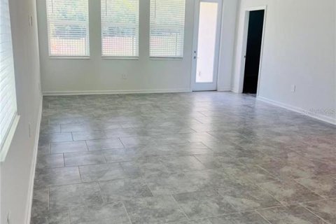 Villa ou maison à louer à Apopka, Floride: 4 chambres, 204.29 m2 № 2402914 - photo 6