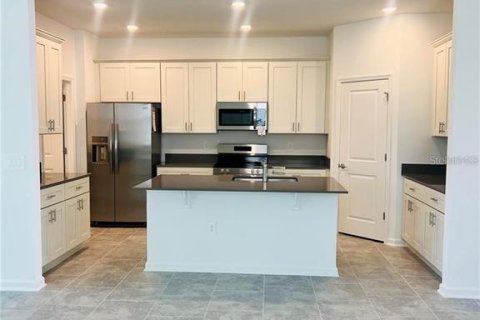 Villa ou maison à louer à Apopka, Floride: 4 chambres, 204.29 m2 № 2402914 - photo 4