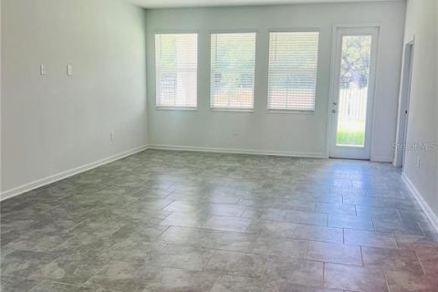 Villa ou maison à louer à Apopka, Floride: 4 chambres, 204.29 m2 № 2402914 - photo 5