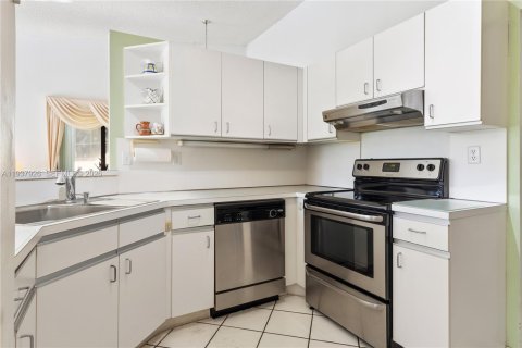 Купить таунхаус в Дорал, Флорида 3 спальни, 141.58м2, № 1997240 - фото 24