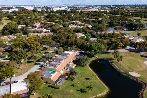 Купить таунхаус в Дорал, Флорида 3 спальни, 141.58м2, № 1997240 - фото 18