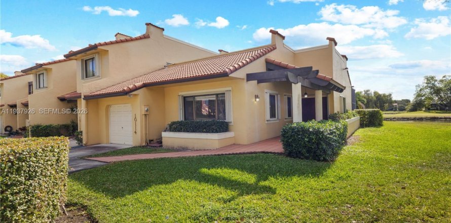 Таунхаус в Дорал, Флорида 3 спальни, 141.58м2 № 1997240