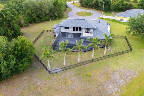Casa en venta en Punta Gorda, Florida, 5 dormitorios, 279.45 m2 № 1625501 - foto 2