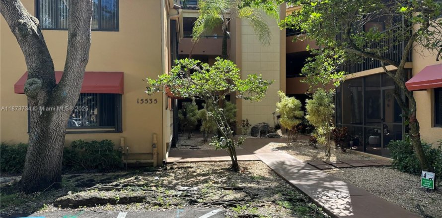 Condominio en Miami Lakes, Florida, 2 dormitorios № 1898281