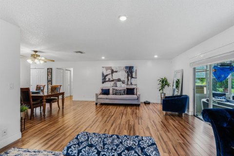 Villa ou maison à vendre à Lake Worth, Floride: 2 chambres, 162.02 m2 № 2432305 - photo 11