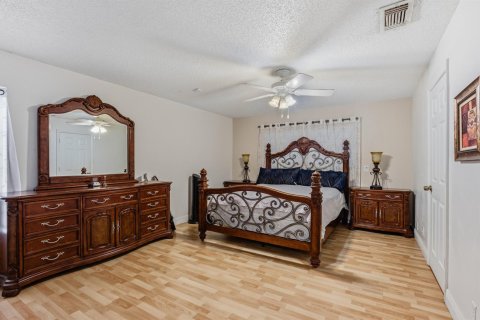Villa ou maison à vendre à Lake Worth, Floride: 2 chambres, 162.02 m2 № 2432305 - photo 15