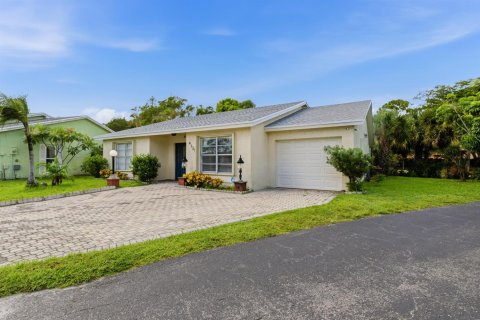 Villa ou maison à Lake Worth, Floride 2 chambres, 162.02 m2 № 2432305