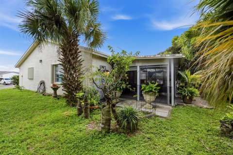 Villa ou maison à vendre à Lake Worth, Floride: 2 chambres, 162.02 m2 № 2432305 - photo 27