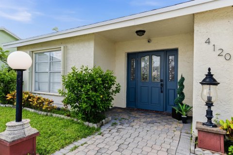 Villa ou maison à vendre à Lake Worth, Floride: 2 chambres, 162.02 m2 № 2432305 - photo 2