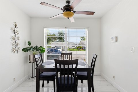 Villa ou maison à vendre à Lake Worth, Floride: 2 chambres, 162.02 m2 № 2432305 - photo 6