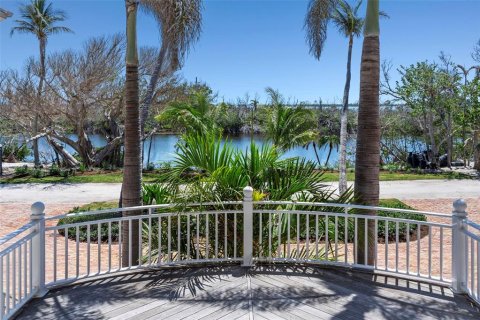 House in Boca Grande, Florida 5 bedrooms, 542.27 sq.m. № 1746427 - photo 15