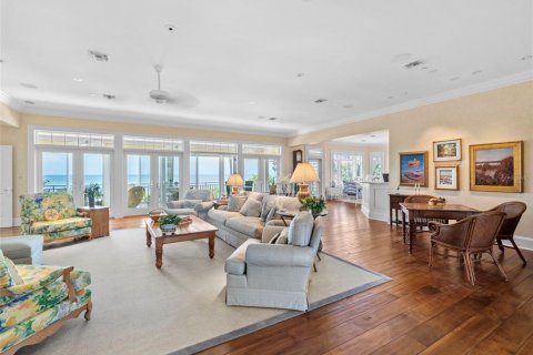 House in Boca Grande, Florida 5 bedrooms, 542.27 sq.m. № 1746427 - photo 17