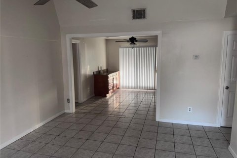 Casa en alquiler en Kissimmee, Florida, 4 dormitorios, 129.13 m2 № 1824597 - foto 4