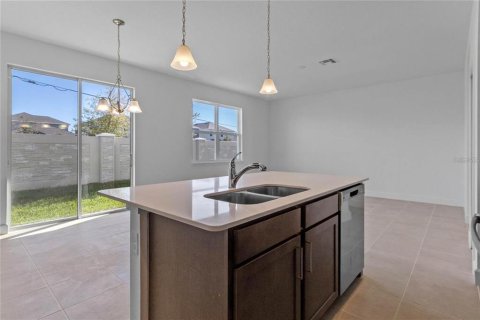 Townhouse in Sanford, Florida 3 bedrooms, 167.41 sq.m. № 2201811 - photo 13