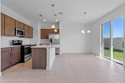 Townhouse in Sanford, Florida 3 bedrooms, 167.41 sq.m. № 2201811 - photo 7