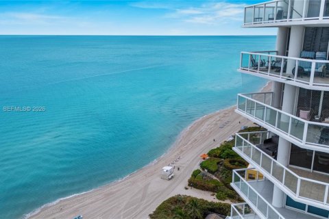 Снять в аренду кондоминиум в Санни-Айлс-Бич, Флорида 2 спальни, 135.64м2, № 2051410 - фото 2