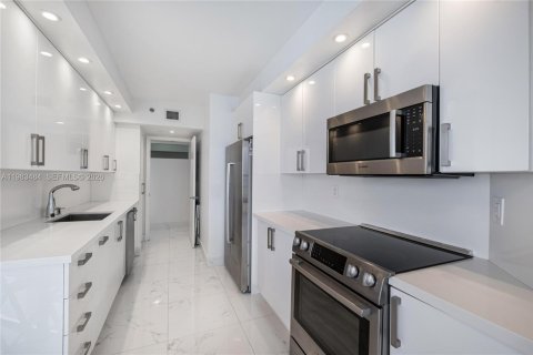 Снять в аренду кондоминиум в Санни-Айлс-Бич, Флорида 2 спальни, 135.64м2, № 2051410 - фото 13