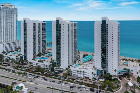Кондоминиум с 2 спальнями в Санни-Айлс-Бич, Флорида № 2051410