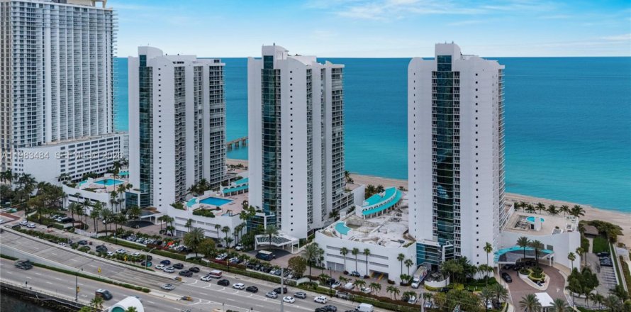 Кондоминиум с 2 спальнями в Санни-Айлс-Бич, Флорида № 2051410