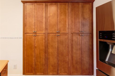 Villa ou maison à vendre à Miami, Floride: 4 chambres, 217.21 m2 № 1976987 - photo 9