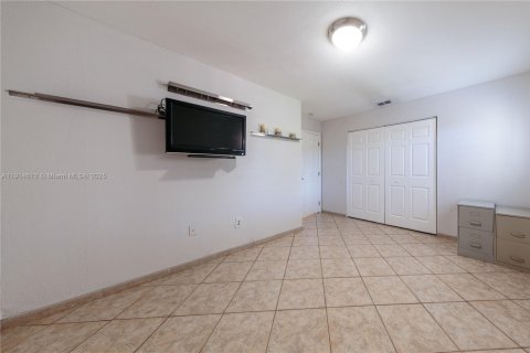 Villa ou maison à vendre à Miami, Floride: 4 chambres, 217.21 m2 № 1976987 - photo 11