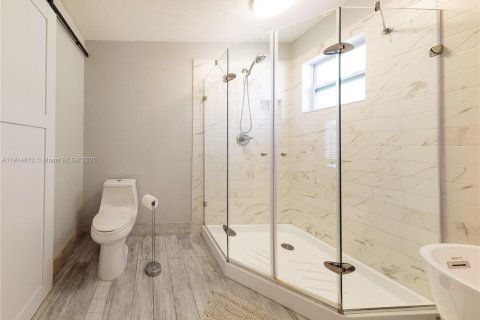 Villa ou maison à vendre à Miami, Floride: 4 chambres, 217.21 m2 № 1976987 - photo 15