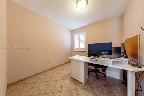 Villa ou maison à vendre à Miami, Floride: 4 chambres, 217.21 m2 № 1976987 - photo 13