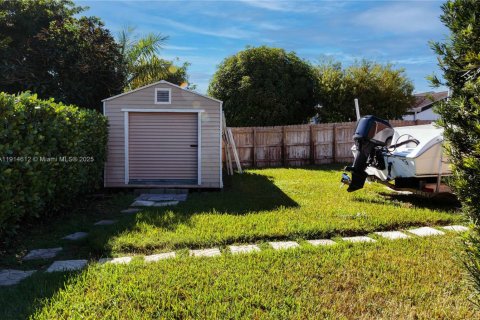 Villa ou maison à vendre à Miami, Floride: 4 chambres, 217.21 m2 № 1976987 - photo 19
