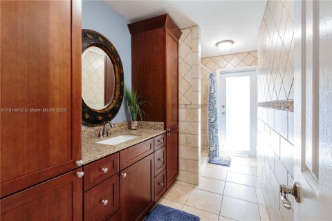 Villa ou maison à vendre à Miami, Floride: 4 chambres, 217.21 m2 № 1976987 - photo 10