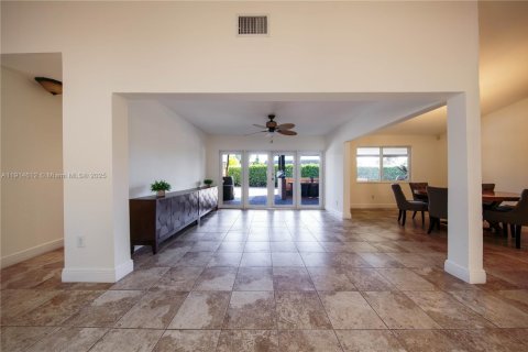 Villa ou maison à vendre à Miami, Floride: 4 chambres, 217.21 m2 № 1976987 - photo 4