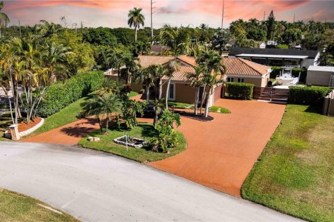 Villa ou maison à vendre à Miami, Floride: 4 chambres, 217.21 m2 № 1976987 - photo 1