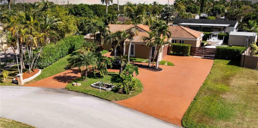 Villa ou maison à Miami, Floride 4 chambres, 217.21 m2 № 1976987